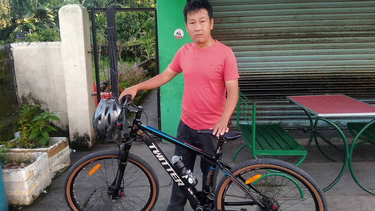 Mayor Harka Sampang Rai receives bicycle as a gift